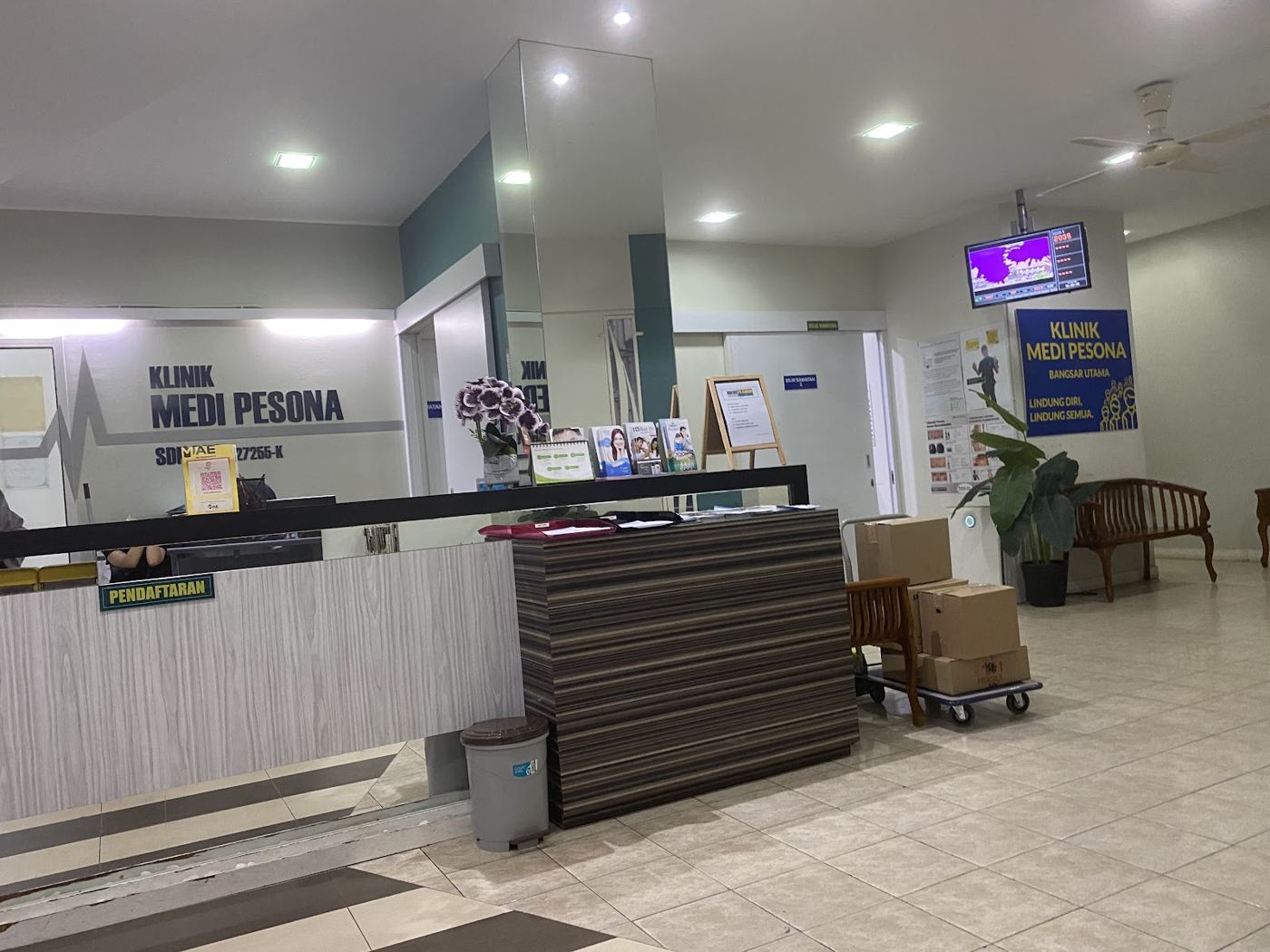 Reception counter
